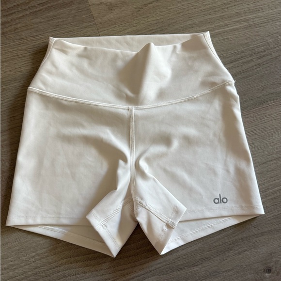 ALO Yoga Pants - ALO Yoga Women's Cream Bike Shorts